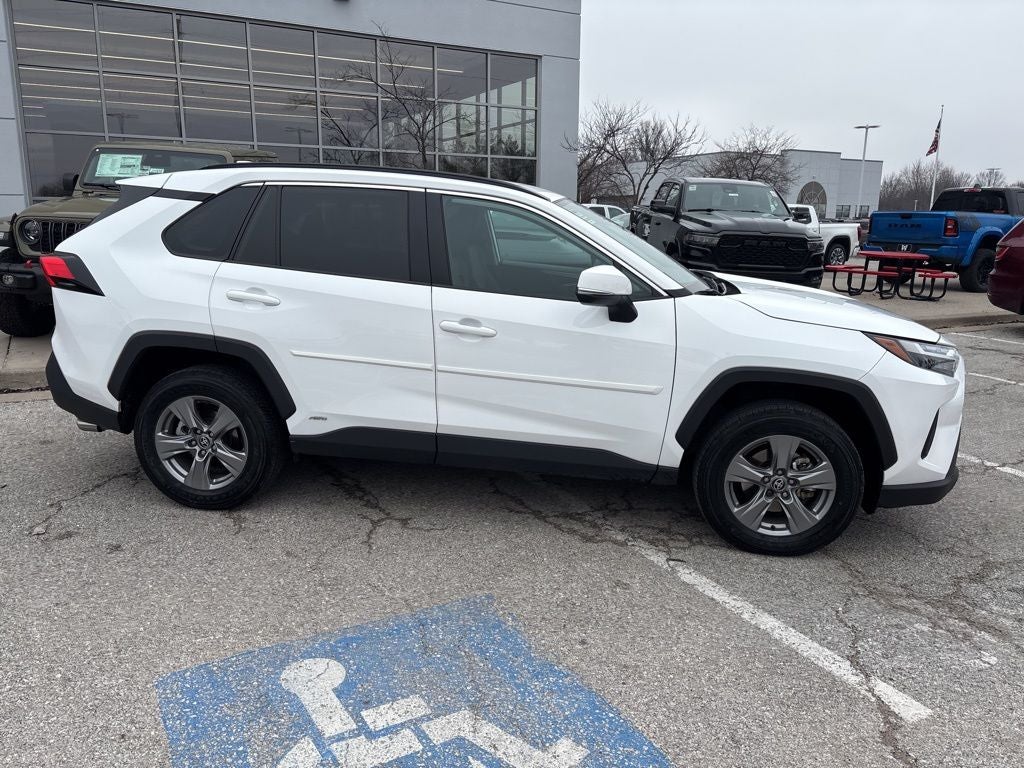 2022 Toyota RAV4 Hybrid XLE