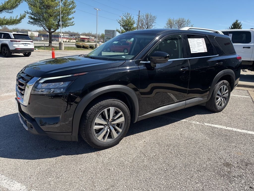 2025 Nissan Pathfinder SL