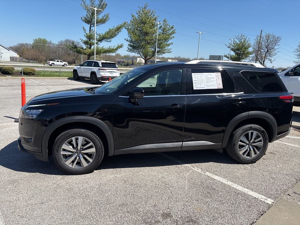 2025 Nissan Pathfinder SL