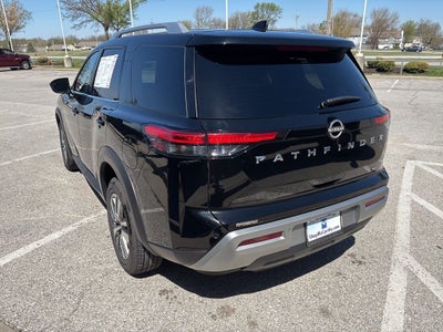 2025 Nissan Pathfinder SL