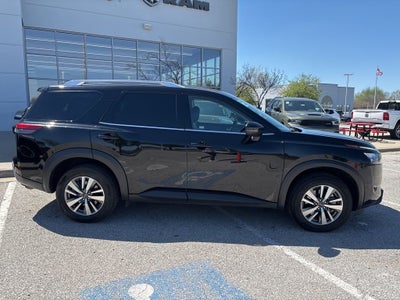 2025 Nissan Pathfinder SL