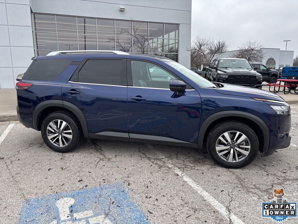 2025 Nissan Pathfinder SL