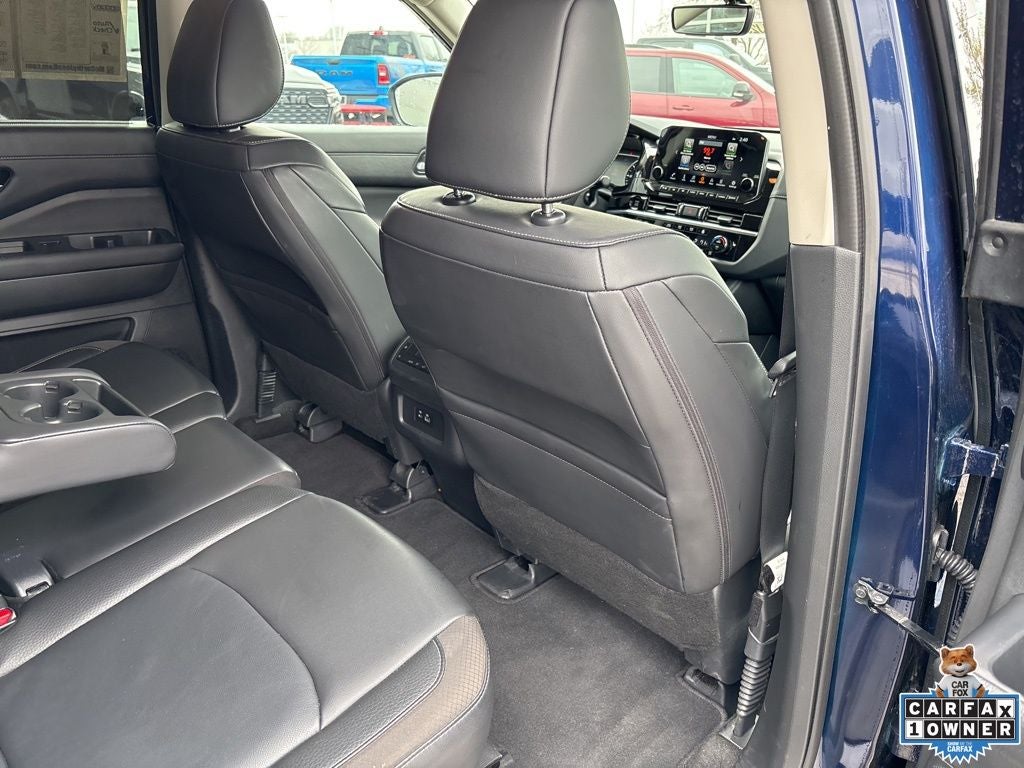 2025 Nissan Pathfinder SL