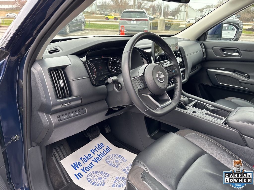 2025 Nissan Pathfinder SL