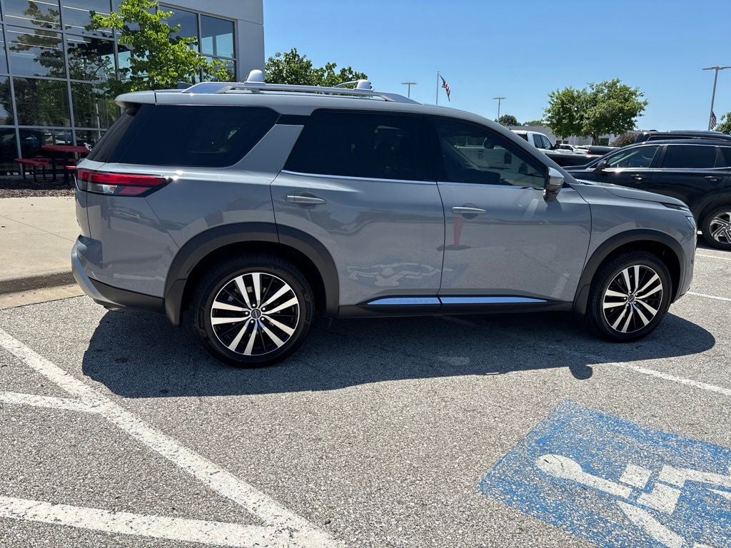 2023 Nissan Pathfinder Platinum 4WD