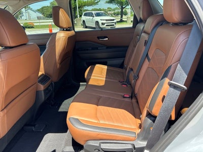 2023 Nissan Pathfinder Platinum 4WD