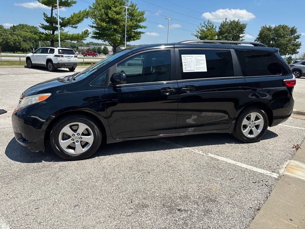 2017 Toyota Sienna LE 8 Passenger