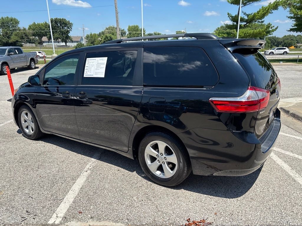 2017 Toyota Sienna LE 8 Passenger