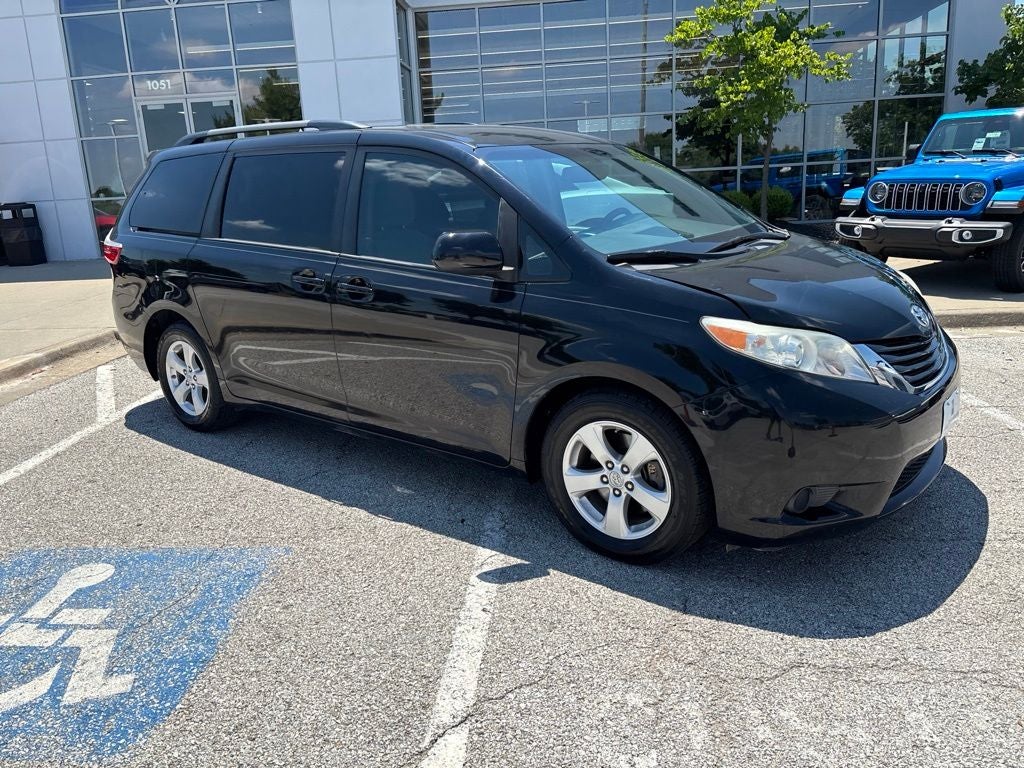 2017 Toyota Sienna LE 8 Passenger