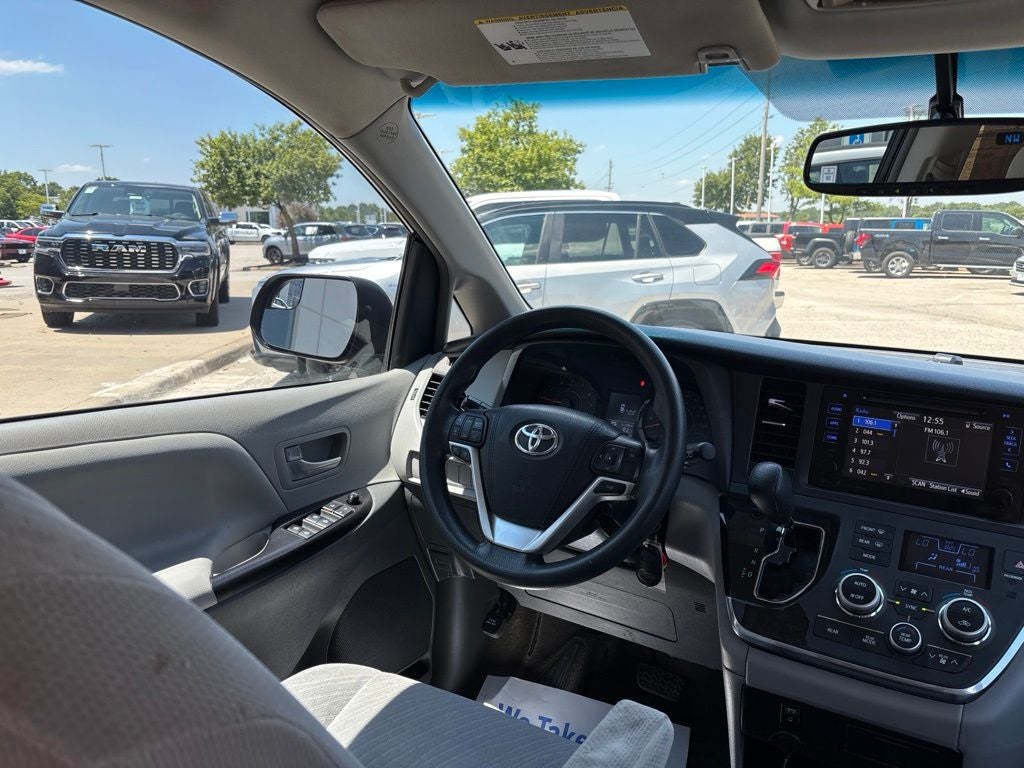 2017 Toyota Sienna LE 8 Passenger