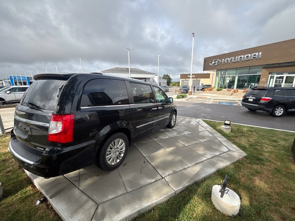 2016 Chrysler Town & Country Limited