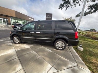 2016 Chrysler Town & Country Limited