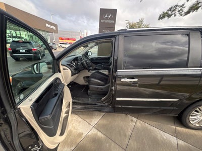 2016 Chrysler Town & Country Limited