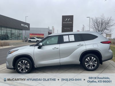 2022 Toyota Highlander Hybrid XLE