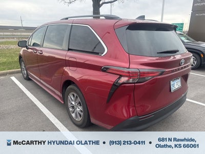 2021 Toyota Sienna XLE 8 Passenger