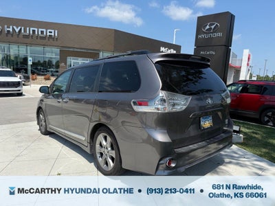 2014 Toyota Sienna SE 8 Passenger