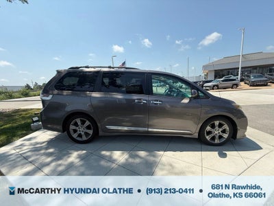 2014 Toyota Sienna SE 8 Passenger