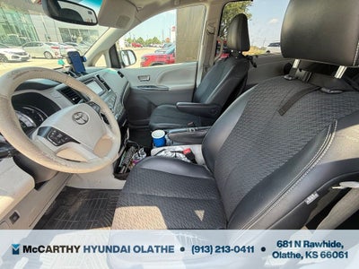 2014 Toyota Sienna SE 8 Passenger