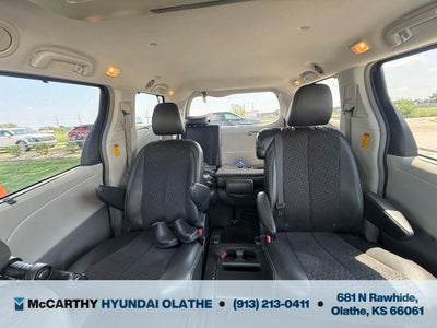 2014 Toyota Sienna SE 8 Passenger