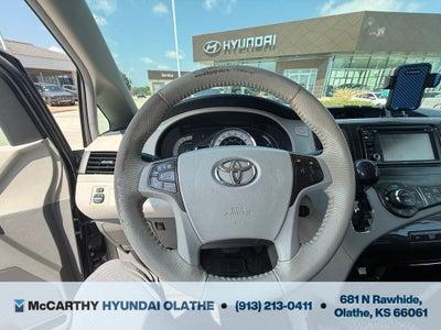 2014 Toyota Sienna SE 8 Passenger
