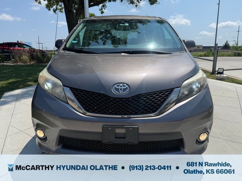 2014 Toyota Sienna SE 8 Passenger