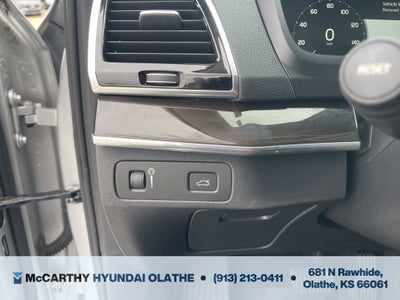 2016 Volvo XC90 T6 Momentum