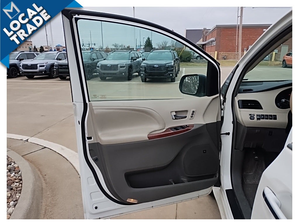 2013 Toyota Sienna AWD 7 Passenger
