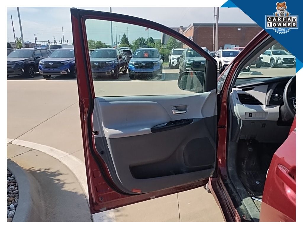 2018 Toyota Sienna LE 7 Passenger