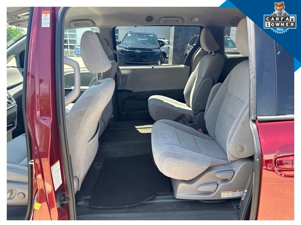 2018 Toyota Sienna LE 7 Passenger
