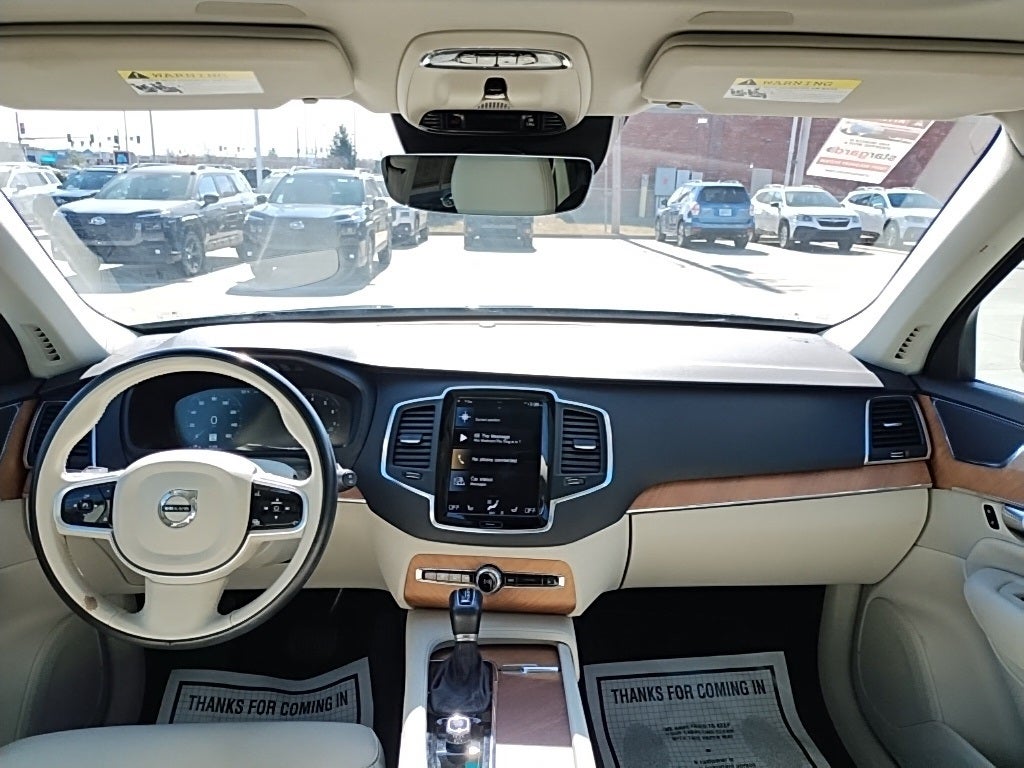 2022 Volvo XC90 T6 Momentum