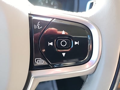 2022 Volvo XC90 T6 Momentum