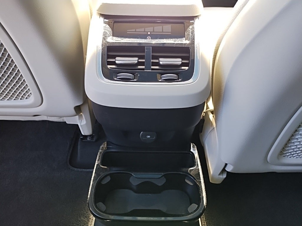 2022 Volvo XC90 T6 Momentum