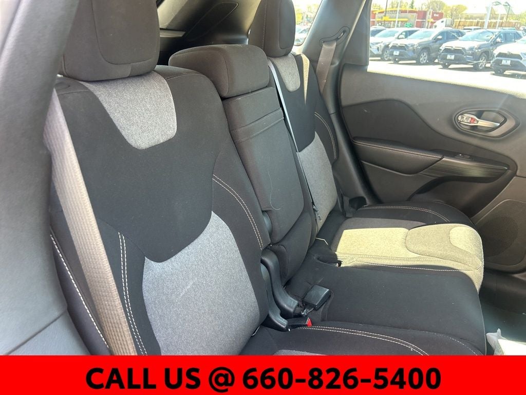 2016 Jeep Cherokee Sport