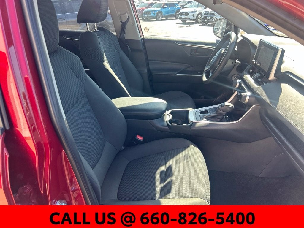 2025 Toyota RAV4 LE