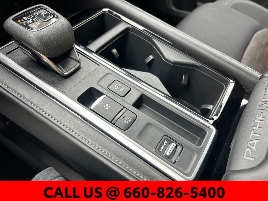 2025 Nissan Pathfinder SV