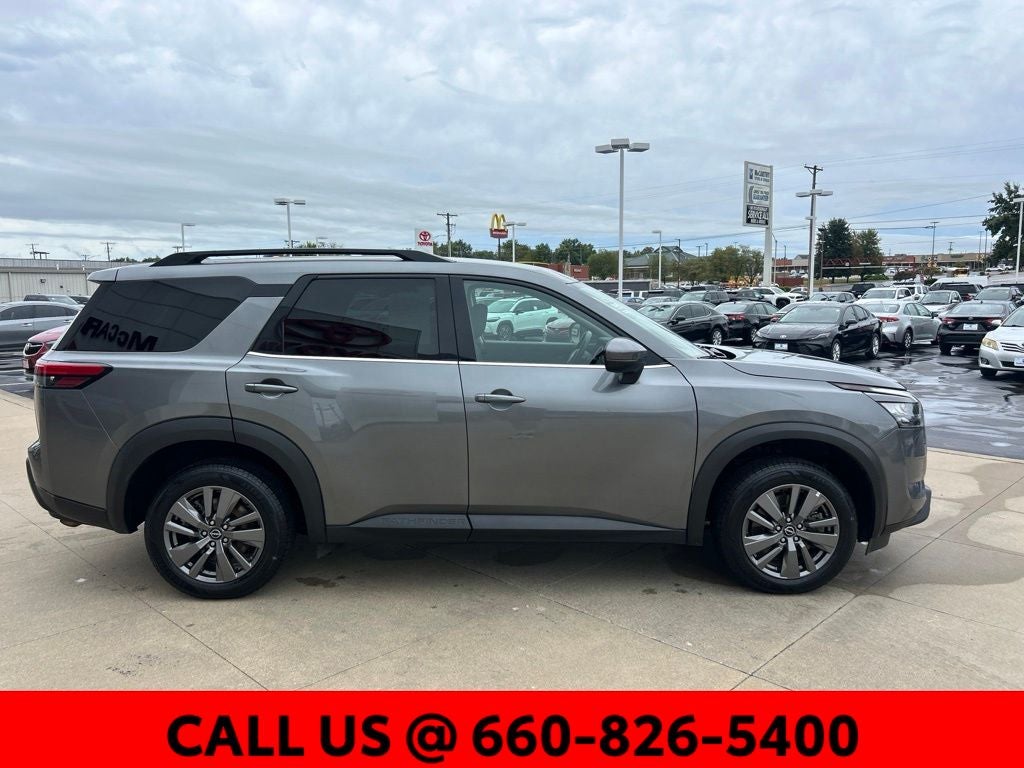 2025 Nissan Pathfinder SV