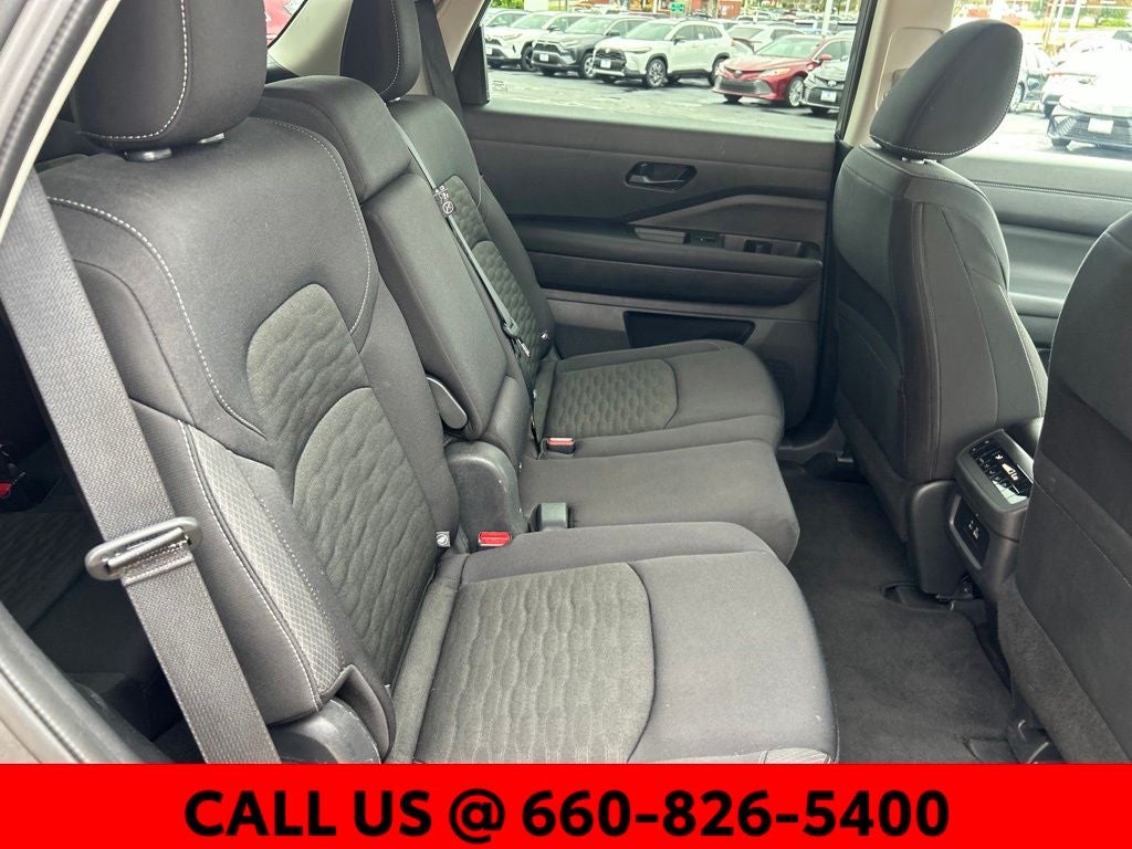2025 Nissan Pathfinder SV