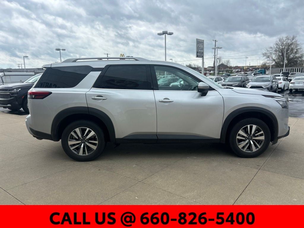 2025 Nissan Pathfinder SL