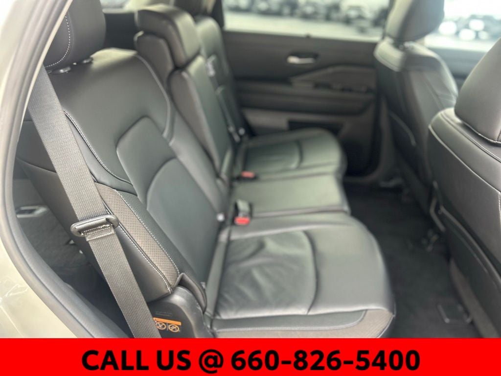 2025 Nissan Pathfinder SL