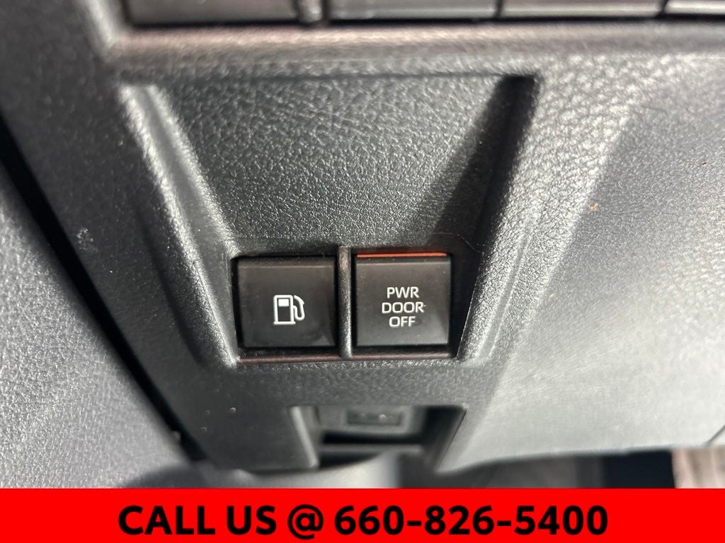 2025 Toyota Sienna LE 8 Passenger