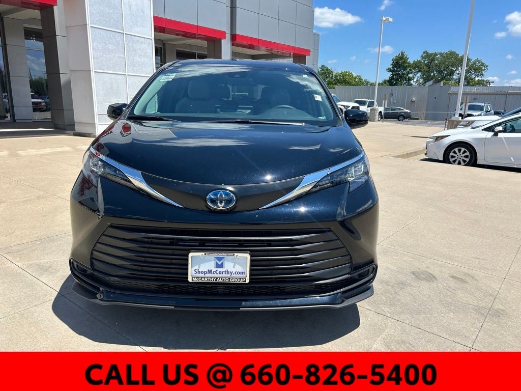 2025 Toyota Sienna LE 8 Passenger