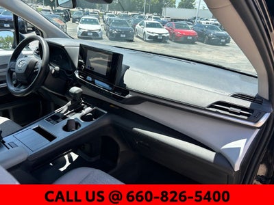 2025 Toyota Sienna LE 8 Passenger