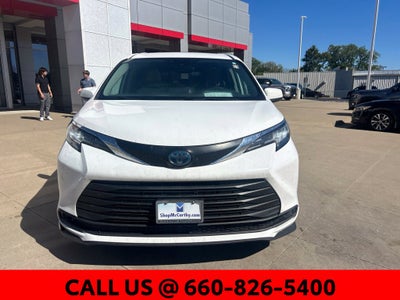 2022 Toyota Sienna LE 8 Passenger