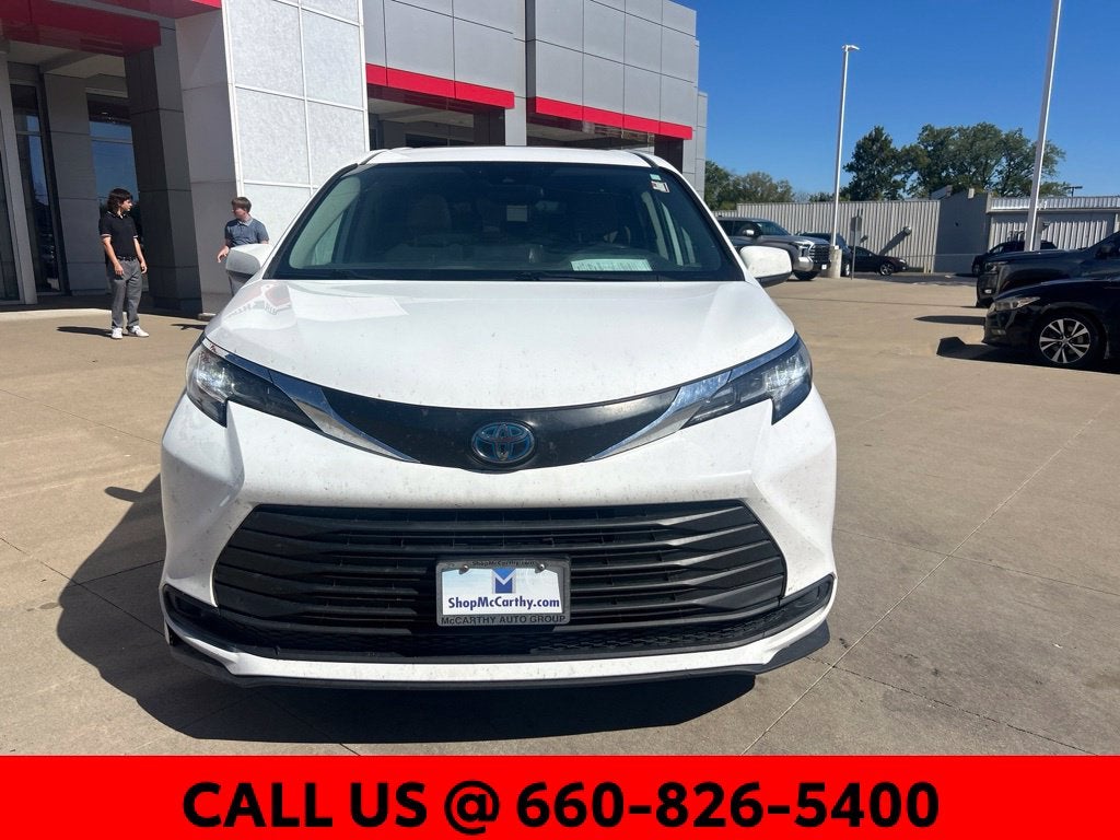 2022 Toyota Sienna LE 8 Passenger