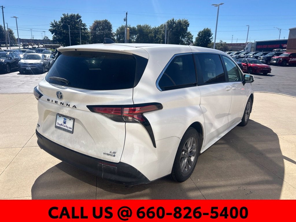 2022 Toyota Sienna LE 8 Passenger