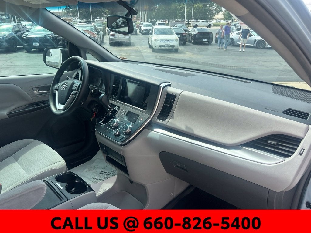 2017 Toyota Sienna LE 8 Passenger