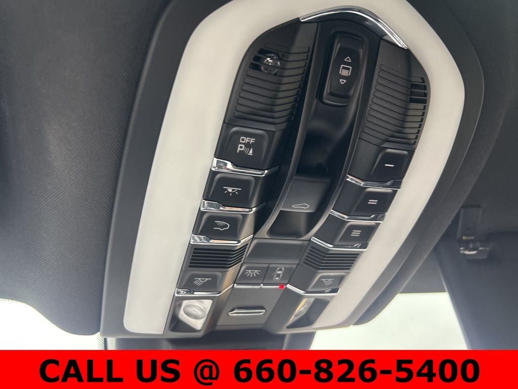 2020 Porsche Macan Base