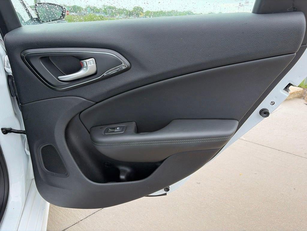 2016 Chrysler 200 S