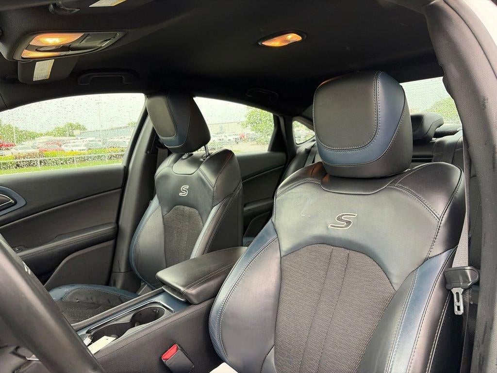 2016 Chrysler 200 S