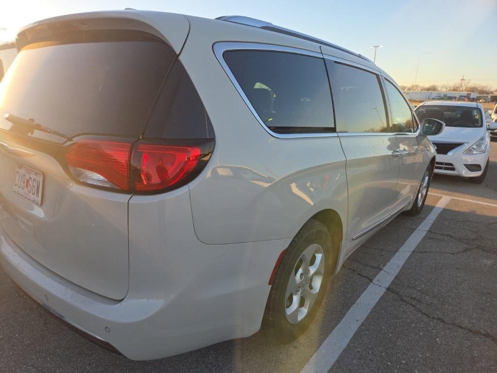 2017 Chrysler Pacifica Touring-L Plus
